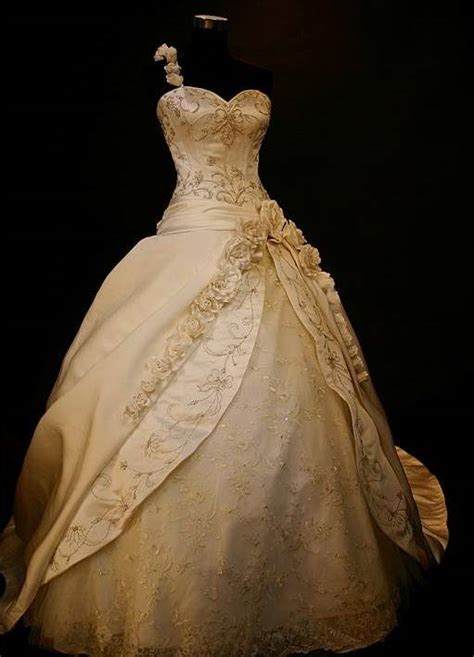 The Wedding: Beautiful Noblest Wedding Dress by Kanacca.
